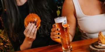 BBQ Lagoa estreia “Girls Night Out” com música, drinks e descontos na gastronomia