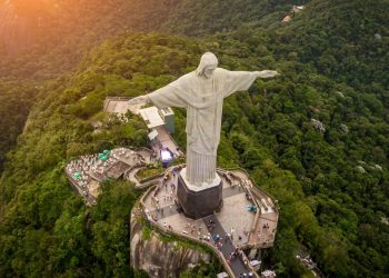 Feriadão no Rio de Janeiro movimenta praias, pontos turísticos e comércio local