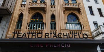 Teatro Riachuelo Rio abre visitas guiadas gratuitas com foco na história e bastidores