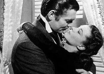 13 de abril: Marco histórico do beijo na TV brasileira e celebração mundial