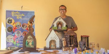 São Gonçalo: aposentado transforma lixo em arte para enfrentar a ansiedade