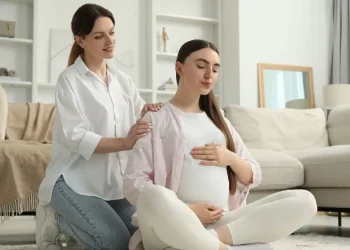 Lula sanciona lei que regula a profissão de doula no Brasil para humanizar o parto