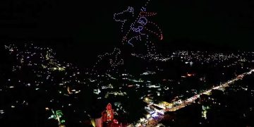 Céu de Quintino é iluminado por drones em homenagem ao Dia de São Jorge no Rio