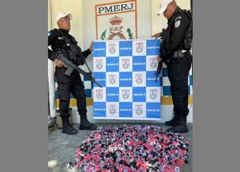 Homem é preso com mais de 17 mil pinos de cocaína após tentativa de fuga na RJ-124