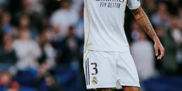 Razão para preocupação: Militão sofre lesão muscular e pode ficar semanas fora do Real Madrid