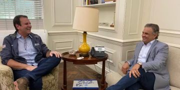 PSDB oficializa apoio a Eduardo Paes no governo do Rio com Aécio Neves presente