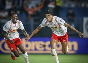 Bragantino vence com autoridade e derrota o Flamengo por 3 a 0 no Brasileirão