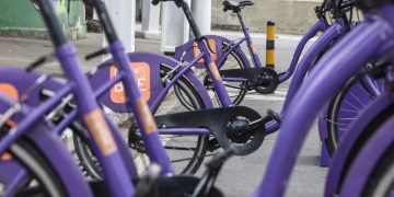 Niterói inaugura nova estação de NitBike no Barreto, expandindo sistema de bicicletas gratuitas