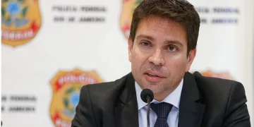 Ex-deputado condenado no Brasil por tentativa de golpe aguarda definição de extradição na Flórida