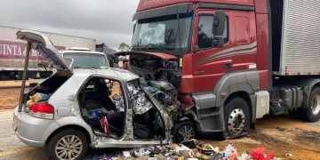 Família de seis pessoas morre em colisão frontal com carreta na BR-251, em Salinas