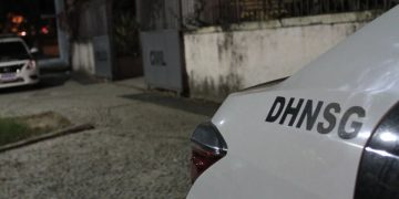 Perseguição policial em São Gonçalo termina com morte de mulher baleada dentro de carro