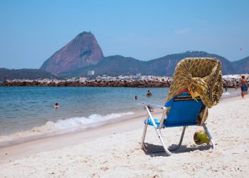 Inea recomenda evitar banho de mar 24 horas após chuvas para garantir segurança