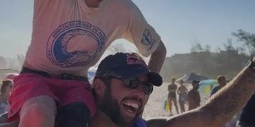 Filho de Piovani e Scooby conquista primeiro troféu no surfe aos 14 anos