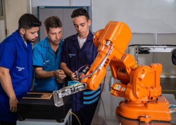 Firjan SENAI abre 11.628 vagas gratuitas em cursos técnicos com início até agosto