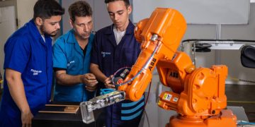 Firjan SENAI abre 11.628 vagas gratuitas em cursos técnicos com início até agosto