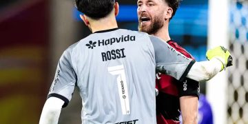 Flamengo conta com retorno de Léo Pereira para jogo contra o Santos