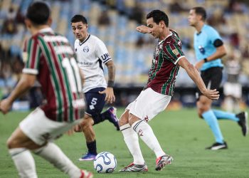 Fluminense enfrenta Santos na Vila Belmiro após derrota na Libertadores