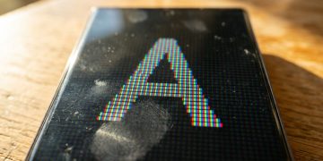 Homem é preso por receptação de celular roubado em Niterói durante operação policial