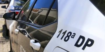 Homem foragido por tráfico de drogas é preso durante fiscalização na RJ-124