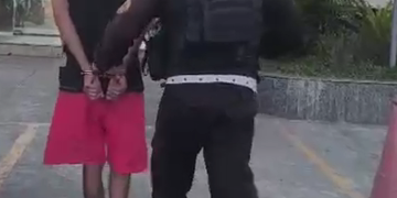 Homem com mandado de prisão por furto é detido em abordagem na RJ-106