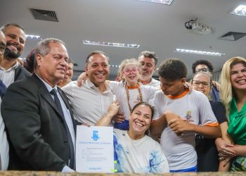 Niterói amplia inclusão escolar com criação de agentes de apoio e concurso para 300 profissionais