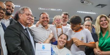 Niterói amplia inclusão escolar com criação de agentes de apoio e concurso para 300 profissionais