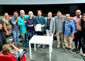 Maricá assina protocolo para criar curso técnico em Artes Carnavalescas com foco em cultura e economia