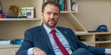 Governo avalia uso do FGTS para quitação de dívidas em novo pacote de crédito