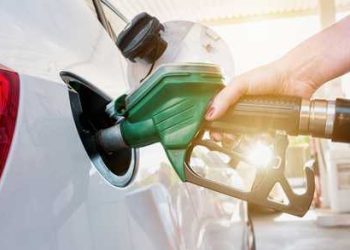 Governo propõe uso de receitas do petróleo para reduzir tributos sobre combustíveis diante da guerra