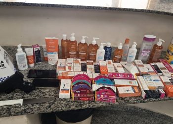 Cinco suspeitos, incluindo duas mulheres, são presos após roubo a farmácia no Irajá, Rio