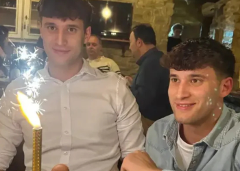 Irmãos gêmeos morrem eletrocutados ao tentar remover pássaro de fio de alta tensão na Itália