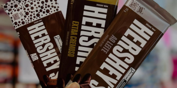 Hershey’s promete voltar a produzir chocolates tradicionais até 2027 após críticas ao Reese’s