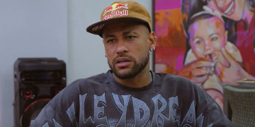 Neymar explica frase contestada sobre árbitro e reconhece importância do cuidado ao usar expressões