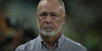 Mano Menezes viraliza ao falar em português com sotaque peruano durante entrevista