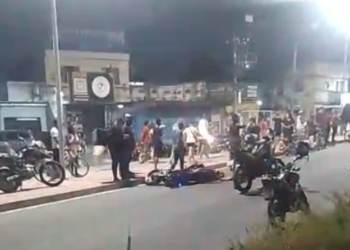 Colisão entre duas motos no Jardim Catarina deixa quatro feridos, incluindo criança