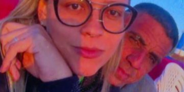 Familiares se despedem de Valdilei Batista após desabamento de residência em São Gonçalo