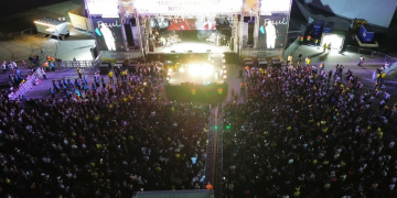 Marcha para Jesus em Niterói reúne 15 mil fiéis em celebração religiosa com shows gospel