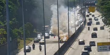 Incêndios bloqueiam a Linha Amarela e a Avenida Brasil, causando longos congestionamentos