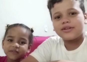 Vídeo de irmãos aprendendo inglês por conta própria vira sucesso nas redes sociais