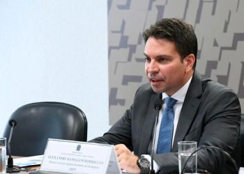 Ex-deputado condenado por golpe e foragido há meses é preso nos EUA