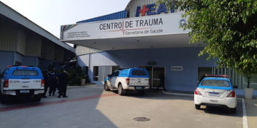 Polícia prende cinco e baleia suspeito em operação contra tráfico no Anaia Grande