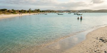 Iguaba Grande destaca-se por lagoa hipersalina e praias tranquilas ideais para famílias