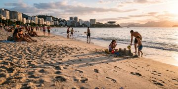 Praia de Icaraí, símbolo de Niterói, combina beleza natural e história local