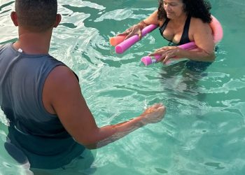 Prefeitura de Maricá promove hidroterapia para idosos em Ponta Negra