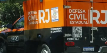 Idosa morre ao ser atingida por muro desabado durante fuga de veículo do tráfico em Itaboraí