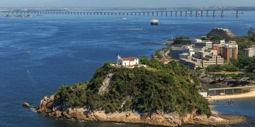 Corpo é encontrado na orla de Boa Viagem, Niterói, sem identificação ou causas evidentes