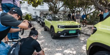 Jeep Avenger 2027 é visto no Rio e deve chegar ao Brasil em 2026