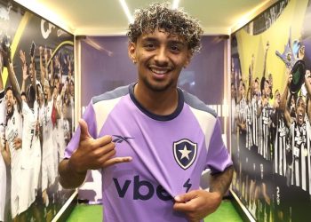 Cristian Medina sofre ataques homofóbicos após foto com Alexander Barboza