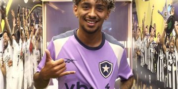 Cristian Medina sofre ataques homofóbicos após foto com Alexander Barboza