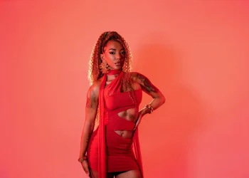 Mari Mola é anunciada como nova musa da União de Maricá para o Carnaval 2027